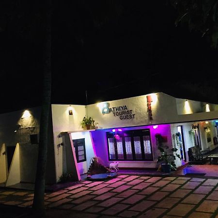 Hotel Bathiya Tourist Guest Anuradhapura Esterno foto