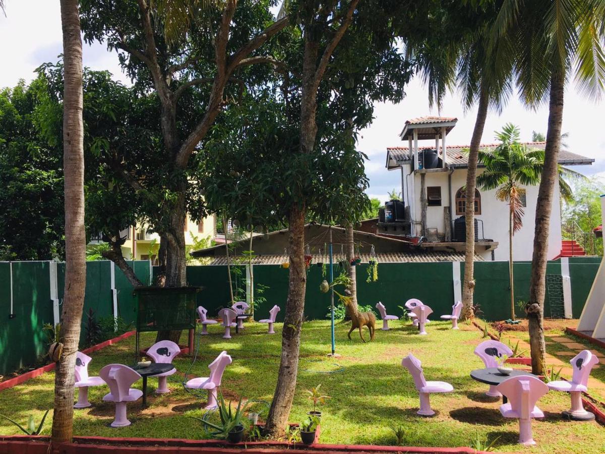 Hotel Bathiya Tourist Guest Anuradhapura Esterno foto