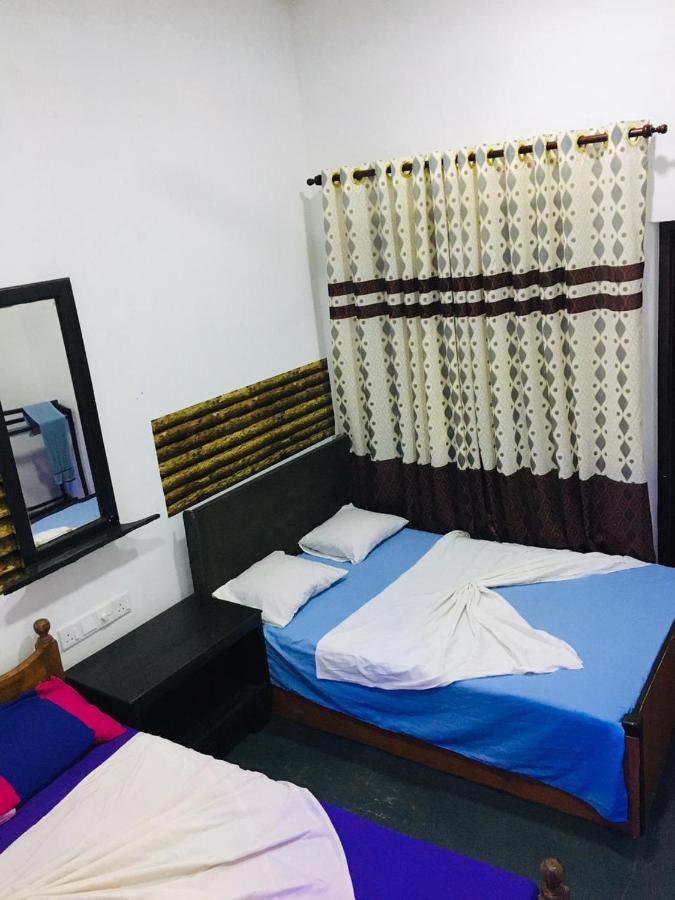 Hotel Bathiya Tourist Guest Anuradhapura Esterno foto