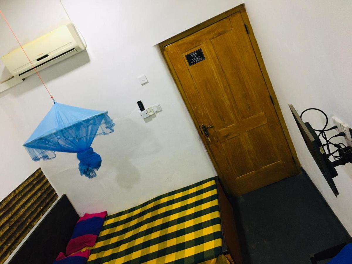 Hotel Bathiya Tourist Guest Anuradhapura Esterno foto