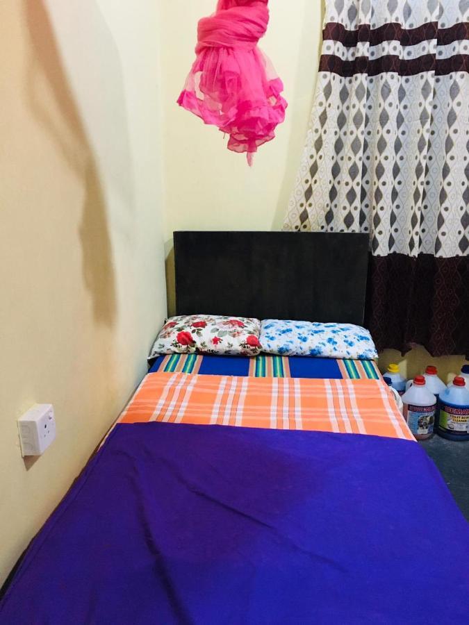 Hotel Bathiya Tourist Guest Anuradhapura Esterno foto