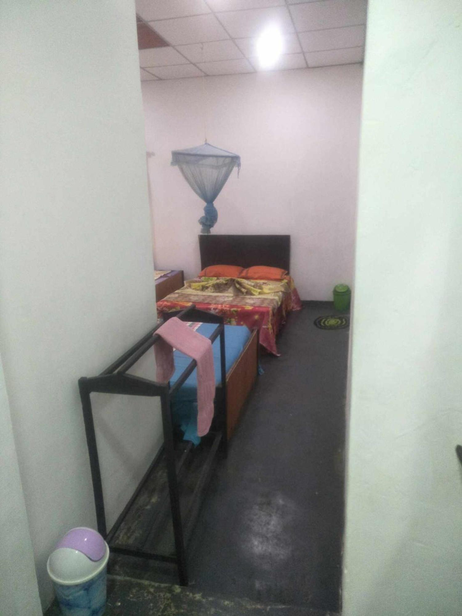 Hotel Bathiya Tourist Guest Anuradhapura Esterno foto