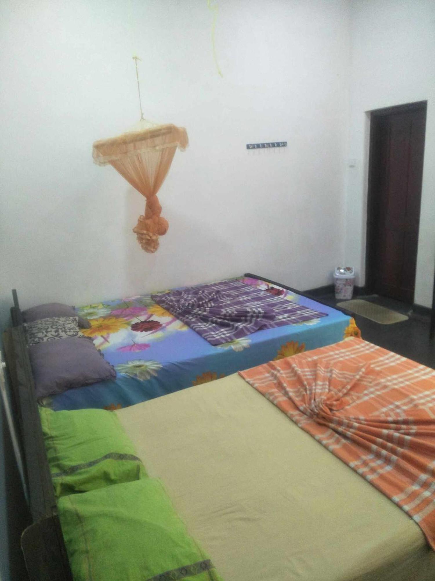 Hotel Bathiya Tourist Guest Anuradhapura Esterno foto